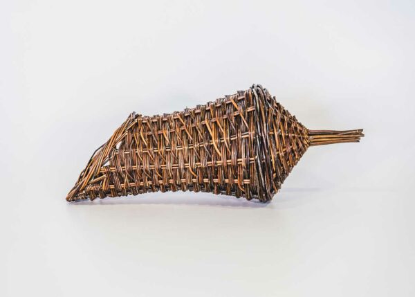Eendenkorf wilde eend en waterhoen, gemaakt uit gevlochten riet. Dit kunstnest is op maat gemaakt voor de wilde eend en de waterhoen.